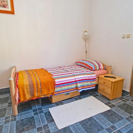 Ivo 1328 Gæstehus Fažana